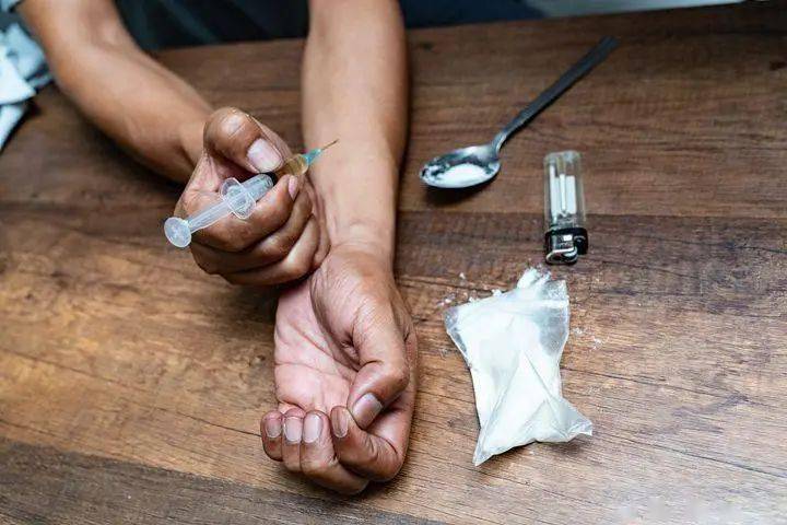 23年,挽救数千名危重戒毒人员!他说,戒毒不仅是戒身,更多的是救心…… 戒色吧邪教遇到戒毒吧老哥_福田戒毒医院怎么戒毒瘾_戒毒