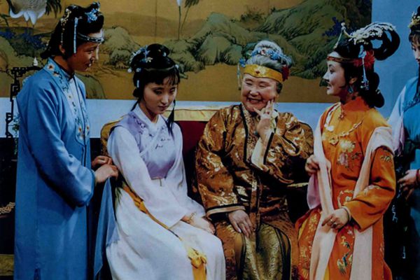 探春对林黛玉和薛宝钗从不喜到喜欢,从敬重到厌恶,为什么? 探春判词_探春