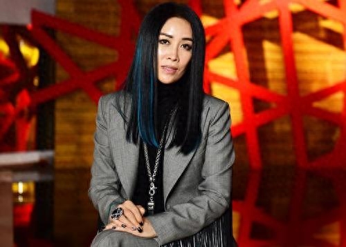 那英与他同居10年甘愿未婚生子,“球场浪子”高峰为何不识好歹?