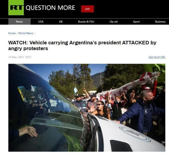 阿根廷总统访问山火受灾地区，所乘车辆遭抗议者围攻