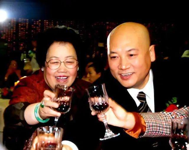 “唐僧”迟重瑞与大11岁妻子没生孩子的原因令人感动 迟重瑞的小孩_迟重瑞有没孩子_迟重瑞有孩子吗