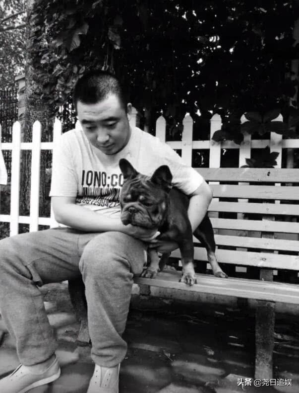 赵本山38岁徒弟突发心梗离世,乡村爱情刚开机,好友曝光出殡场面 乡村爱情演员去世_乡村爱情演员悼念_乡村爱情死了的女演员