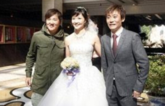 那英与高峰同居10年生下一子没有名分 后嫁给海归精英生活幸福 高峰那英现在关系怎么样_那英和高峰_高峰那英老公图片