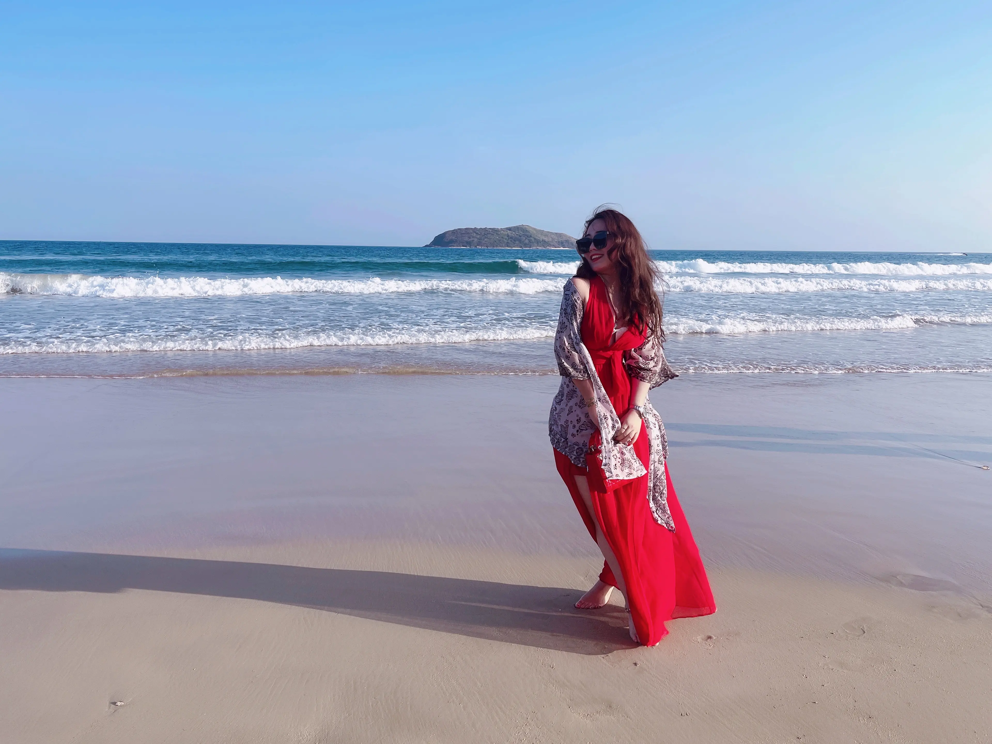 海南三亚五一假期酒店全面涨价,最低不能超过80元:告别低价游 去海南旅游要多少钱_去海南旅游要带现金吗_去海南旅行需要多少钱