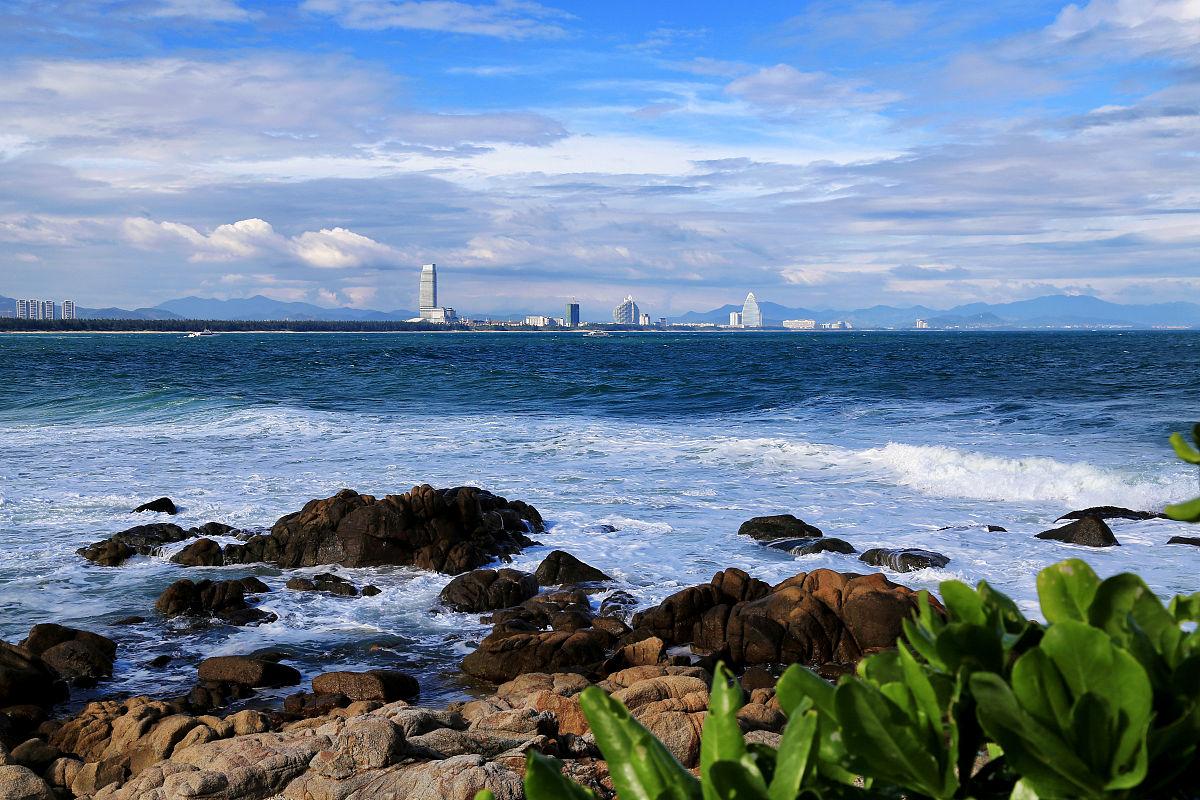 海南三亚五一假期酒店全面涨价,最低不能超过80元:告别低价游 去海南旅行需要多少钱_去海南旅游要多少钱_去海南旅游要带现金吗