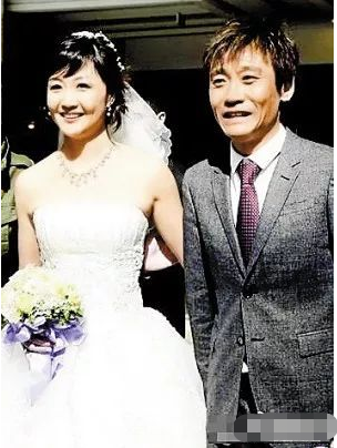 连环劈腿之后,那英对他彻底失望,前足球明星高峰的现状让人同情 高峰那英老公_那英和高峰_高峰那英结婚了吗