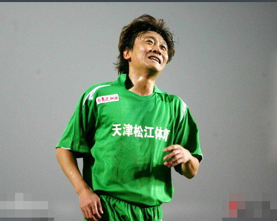 连环劈腿之后,那英对他彻底失望,前足球明星高峰的现状让人同情 高峰那英老公_高峰那英结婚了吗_那英和高峰