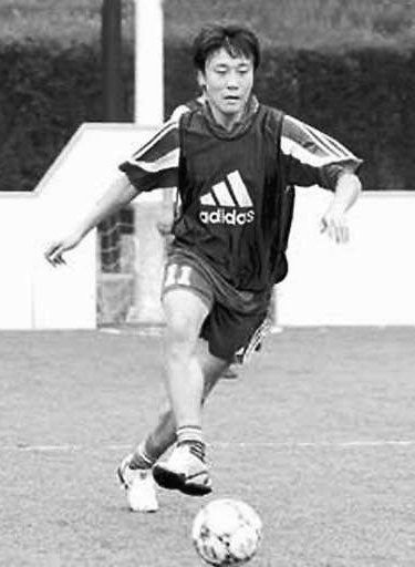 连环劈腿之后,那英对他彻底失望,前足球明星高峰的现状让人同情 高峰那英老公_高峰那英结婚了吗_那英和高峰