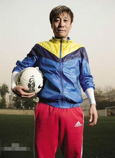 连环劈腿之后,那英对他彻底失望,前足球明星高峰的现状让人同情 那英和高峰_高峰那英老公_高峰那英结婚了吗