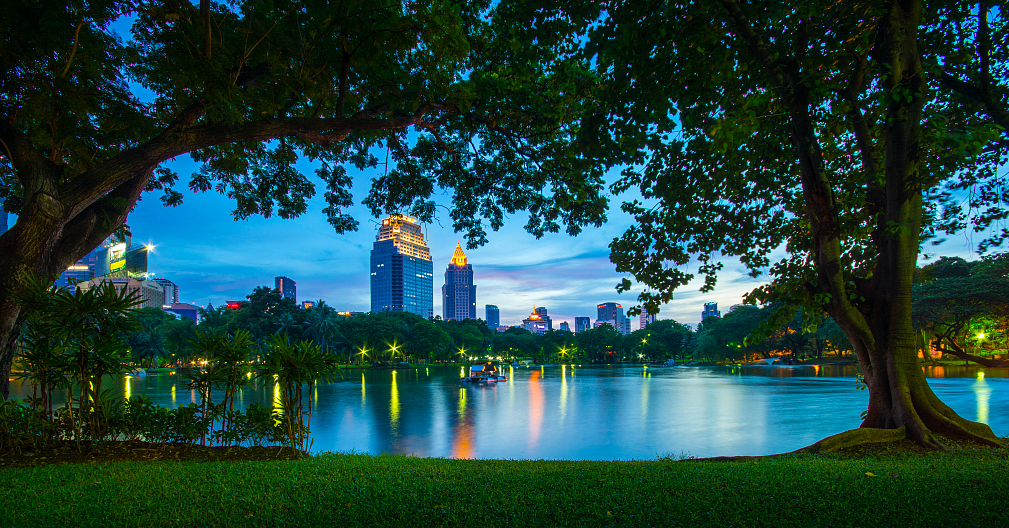这一届年轻人的纠结选择:大城市还是小城市,更适合惬意生活? 恋爱中的城市江小北图片_小城市_小生活城市联盟