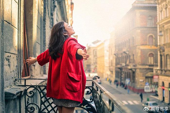 这一届年轻人的纠结选择:大城市还是小城市,更适合惬意生活? 小生活城市联盟_小城市_恋爱中的城市江小北图片