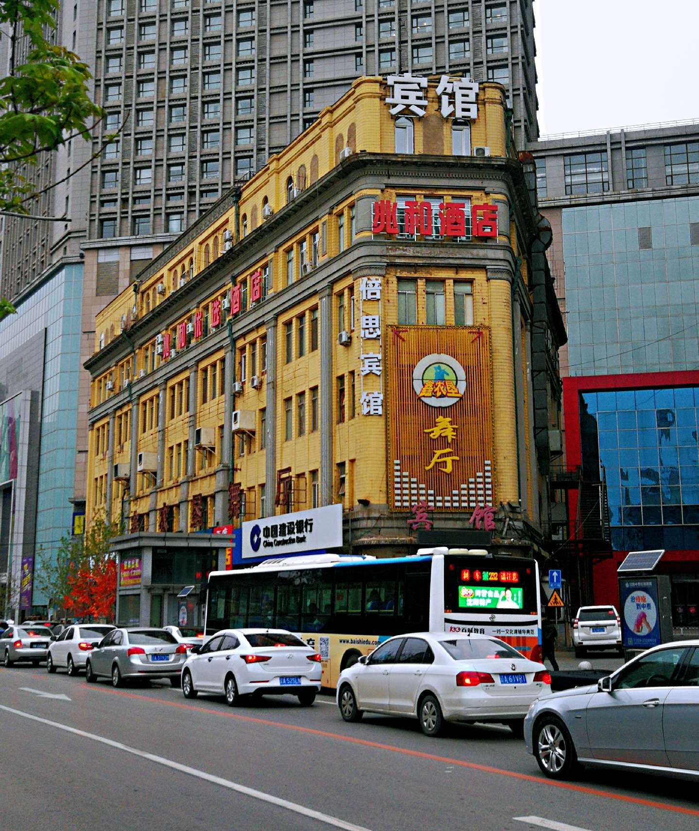 小城市_小风车奇妙的城市_城市绿洲小学好难进