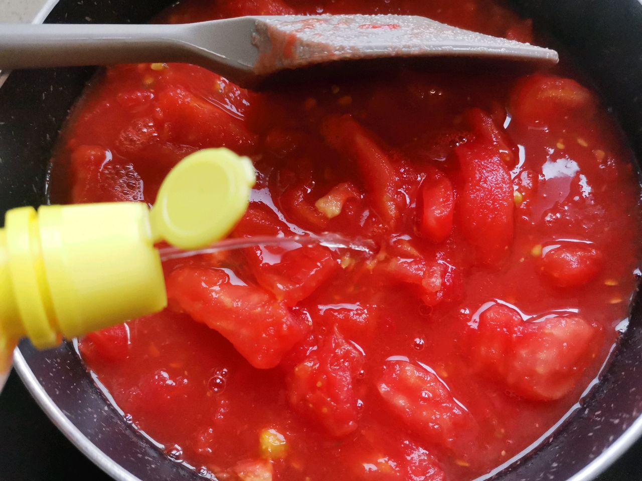 衣服上的番茄酱怎么洗掉?番茄酱如何洗掉 蕃茄酱_酱蕃茄底肥深翻好还是浅撒好_甜烧饼酱酱酱酱子