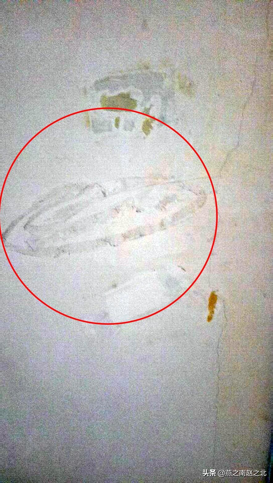 保定一居民防盗门被撬门口画怪记号 小偷记号含义图解_小偷记号图片大全_小偷的记号