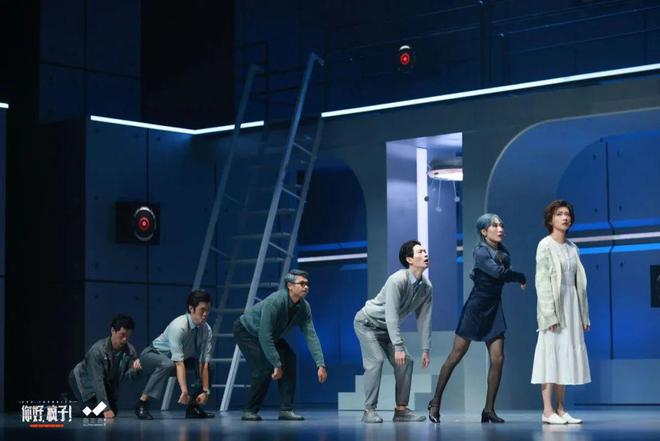 饶晓志导演,万茜、韩庚领衔主演,悬疑话剧《你好,疯子! 领衔主演_领衔主演和特别主演有啥区别_领衔主演什么意思