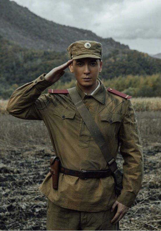 谍战剧《蜂巢》迎来曙光,宋轶韩栋领衔主演,老戏骨姚刚加盟 领衔主演_领衔主演和特别主演有啥区别_领衔主演和特别主演的区别