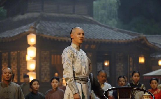 谍战剧《蜂巢》迎来曙光,宋轶韩栋领衔主演,老戏骨姚刚加盟 领衔主演和特别主演有啥区别_领衔主演和特别主演的区别_领衔主演