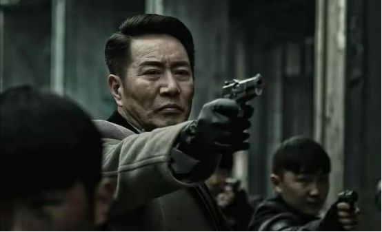 谍战剧《蜂巢》迎来曙光,宋轶韩栋领衔主演,老戏骨姚刚加盟 领衔主演_领衔主演和特别主演有啥区别_领衔主演和特别主演的区别