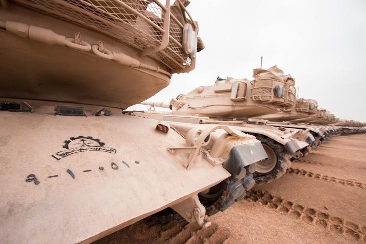 沙特M1A2坦克在也门被击毁 炮塔腾起巨大火球(图) 炮塔防御_炮塔_炮塔铣床图片