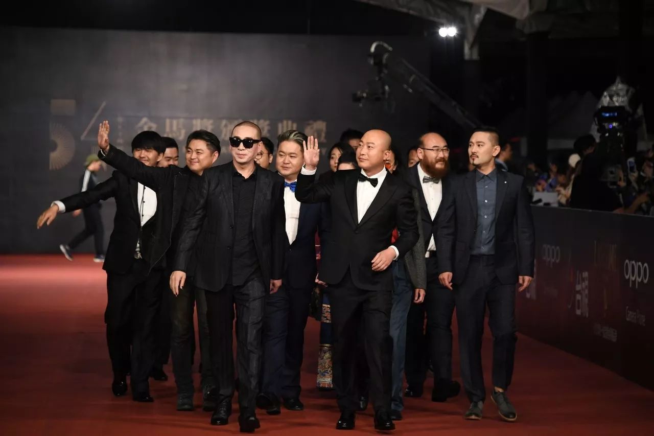 二手玫瑰金马现场演唱入围歌曲《社会嗑》,东北之光闪耀台湾!