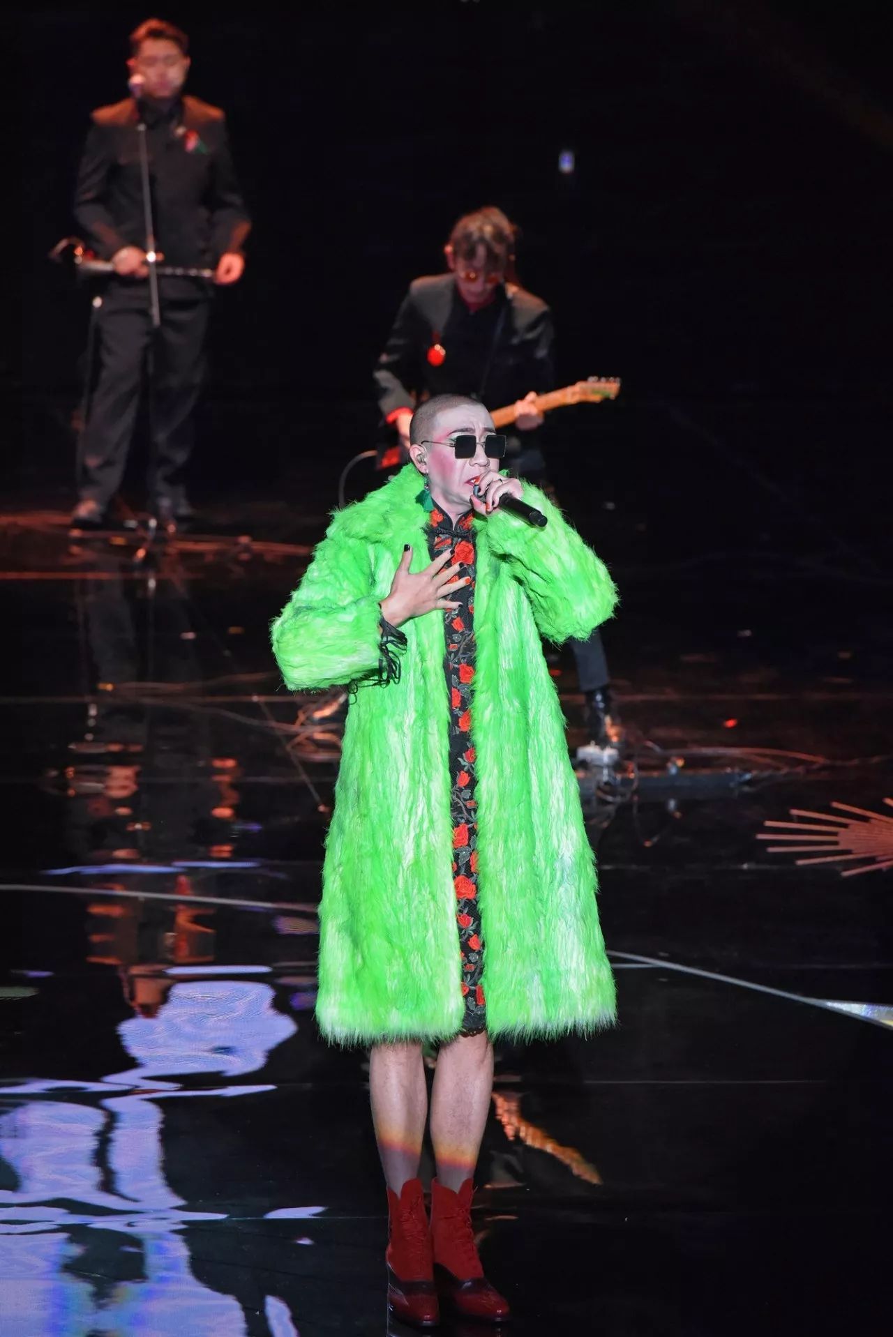 二手玫瑰金马现场演唱入围歌曲《社会嗑》,东北之光闪耀台湾! 金马入围_入围金马奖是什么意思_入围金马奖