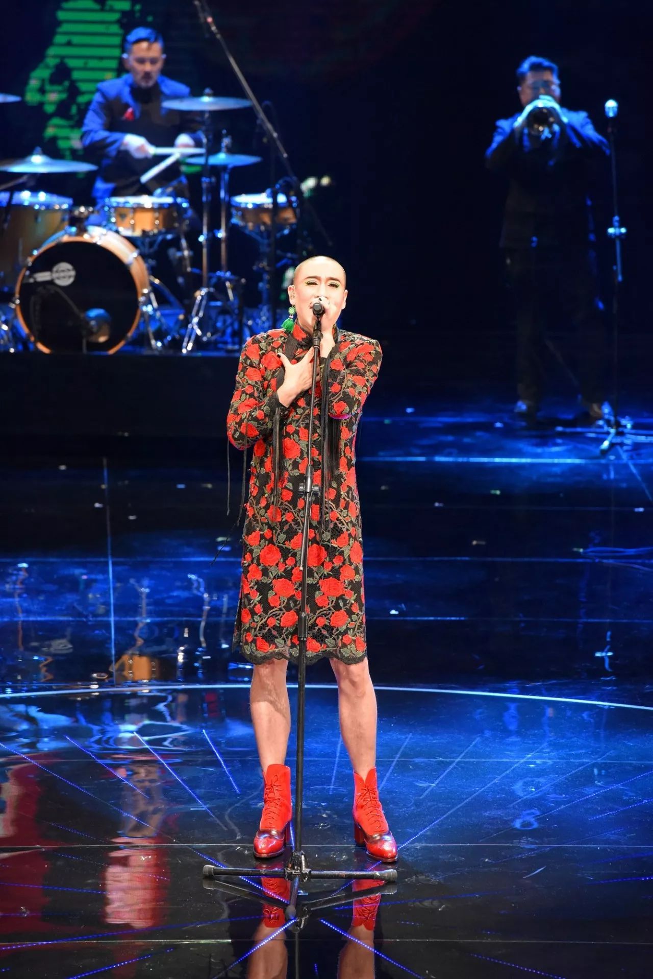 二手玫瑰金马现场演唱入围歌曲《社会嗑》,东北之光闪耀台湾! 金马入围_入围金马奖是什么意思_入围金马奖