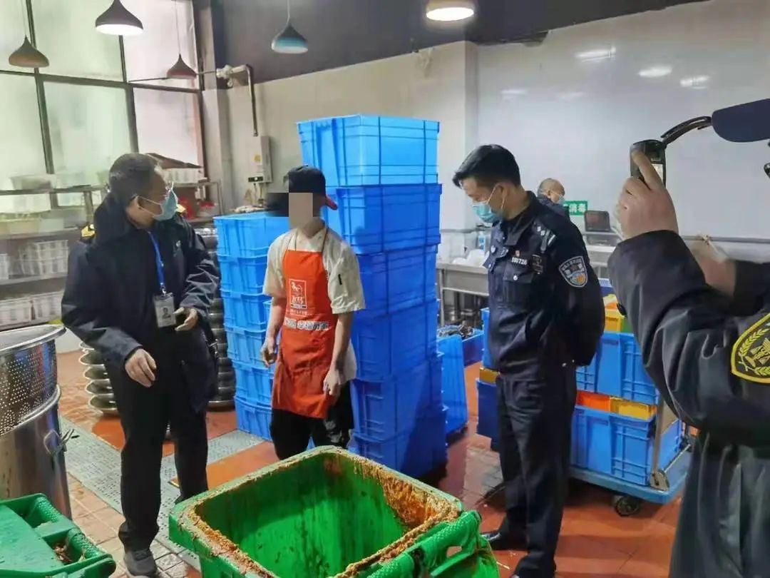 火锅店熬制使用地沟油被判赔2289余万元!2年卖出近5万锅 图片