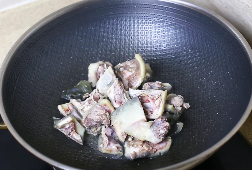 甲鱼炖羊肉的做法是什么 炖羊肉三放三不放_如何炖羊肉_炖羊肉多长时间才能软烂