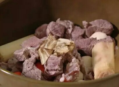 羊肉汤如何煲不膻 如何炖羊肉_炖羊肉三放三不放_炖羊肉放什么调料