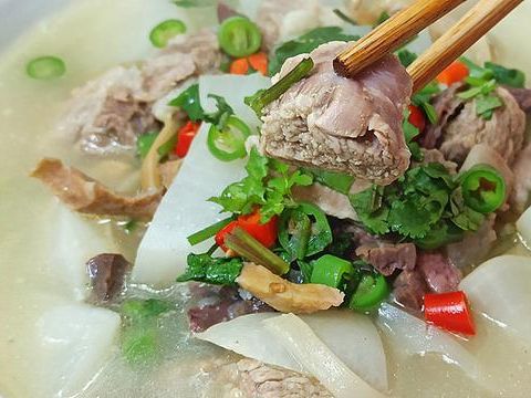 羊肉汤怎么做好吃又简单的做法 羊排放清水泡去血水多换几次水 炖羊肉怎么炖好吃又烂无膻味_如何炖羊肉_炖羊肉放什么调料