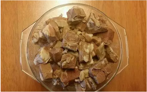 羊肉汤怎么做好吃又简单的做法 羊排放清水泡去血水多换几次水 如何炖羊肉_炖羊肉放什么调料_炖羊肉怎么炖好吃又烂无膻味