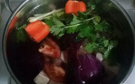 羊肉汤怎么做好吃又简单的做法 羊排放清水泡去血水多换几次水 炖羊肉放什么调料_如何炖羊肉_炖羊肉怎么炖好吃又烂无膻味