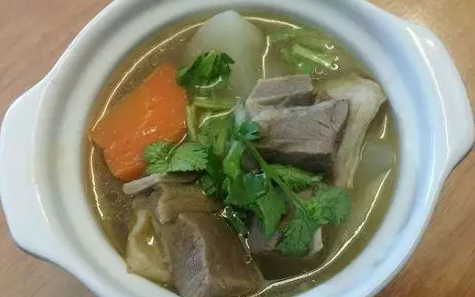 羊肉汤怎么做好吃又简单的做法 羊排放清水泡去血水多换几次水 如何炖羊肉_炖羊肉放什么调料_炖羊肉怎么炖好吃又烂无膻味