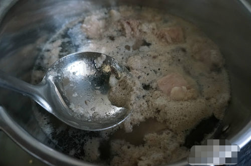 羊肉汤怎么做好吃又简单的做法 羊排放清水泡去血水多换几次水 炖羊肉怎么炖好吃又烂无膻味_炖羊肉放什么调料_如何炖羊肉