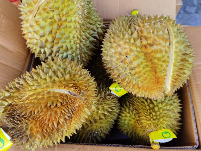 买榴莲,别挑开裂的,教你6招,挑出“母”榴莲,皮薄肉厚香又甜