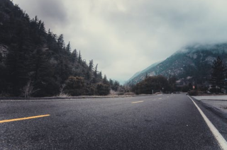 2020年我国民航运输业分析:低迷形势下企业积极自救 政府大力扶持 有望迎来复苏 我国公路货运行业现状分析 整车运输为市场主流 西北地区发展空间大