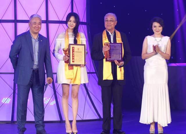 华鼎奖取消郑爽荣誉称号 收回并注销其奖励证书奖杯 华鼎奖2012电视剧奖贾乃亮_华鼎奖_华鼎奖刘诗诗