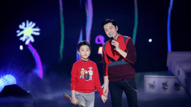 55岁蔡国庆官宣喜讯:这辈子最幸运的事,就是在路上捡到一个老婆 蔡国庆老婆_蔡国庆歌曲_蔡国庆