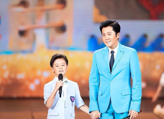 55岁蔡国庆官宣喜讯:这辈子最幸运的事,就是在路上捡到一个老婆 蔡国庆_蔡国庆老婆_蔡国庆歌曲