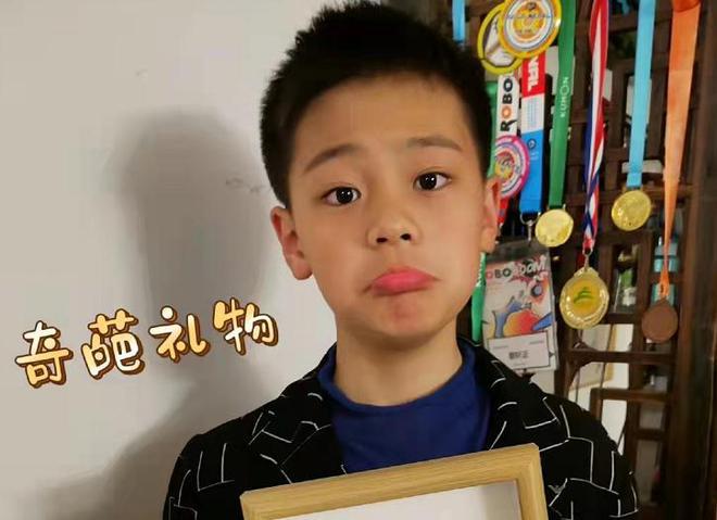 55岁蔡国庆官宣喜讯:这辈子最幸运的事,就是在路上捡到一个老婆 蔡国庆歌曲_蔡国庆_蔡国庆老婆