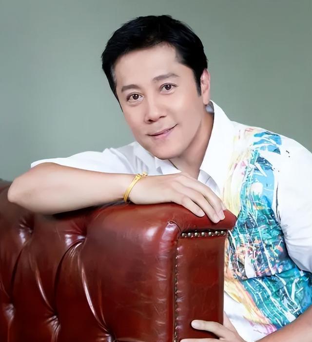 55岁蔡国庆官宣喜讯:这辈子最幸运的事,就是在路上捡到一个老婆 蔡国庆老婆_蔡国庆歌曲_蔡国庆