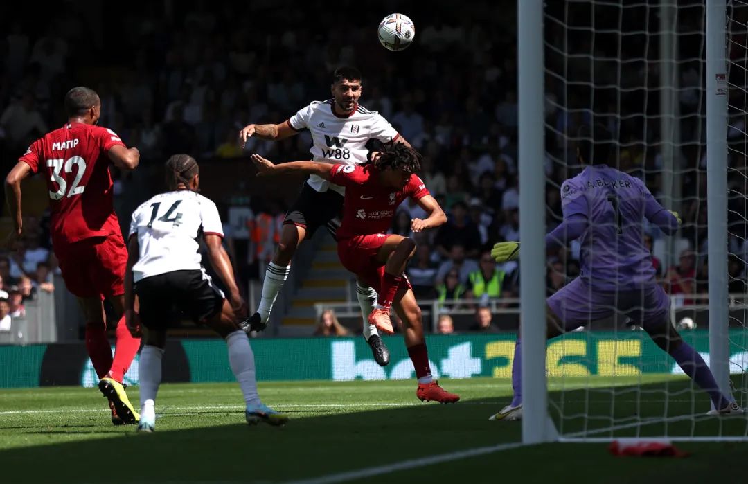 热刺大胜登顶,切尔西小胜利物浦爆冷丨第1轮 图片