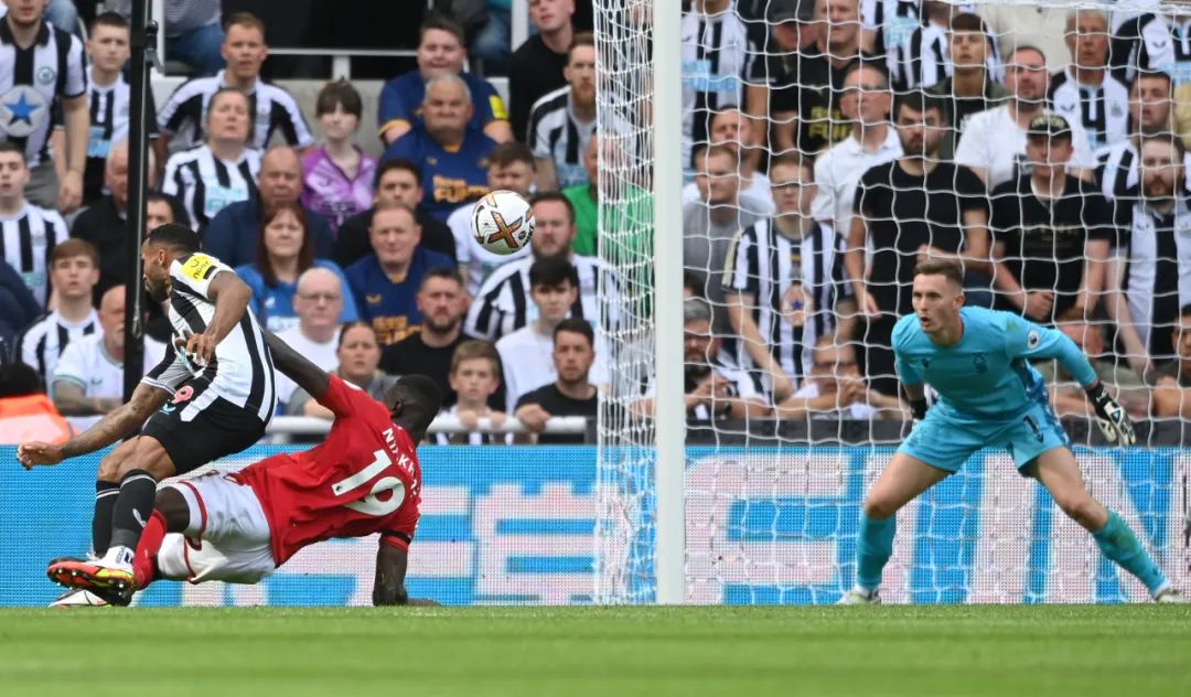 热刺大胜登顶,切尔西小胜利物浦爆冷丨第1轮 图片