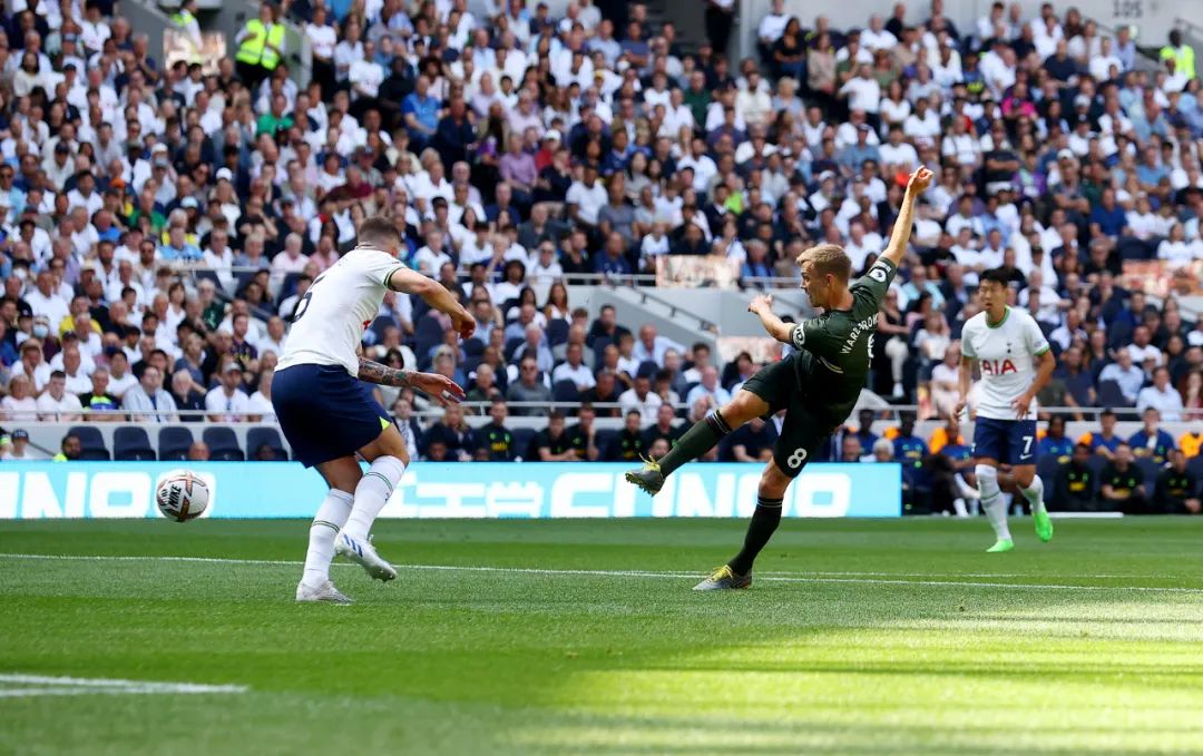 热刺大胜登顶,切尔西小胜利物浦爆冷丨第1轮 图片