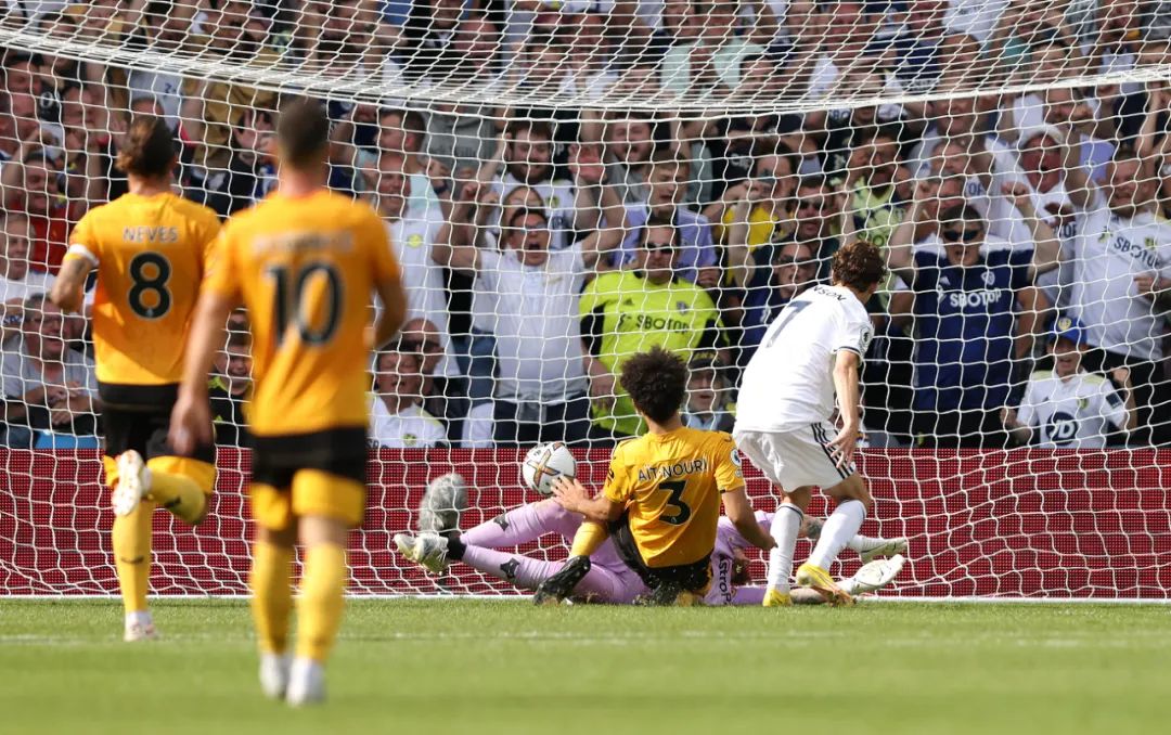 热刺大胜登顶,切尔西小胜利物浦爆冷丨第1轮 图片