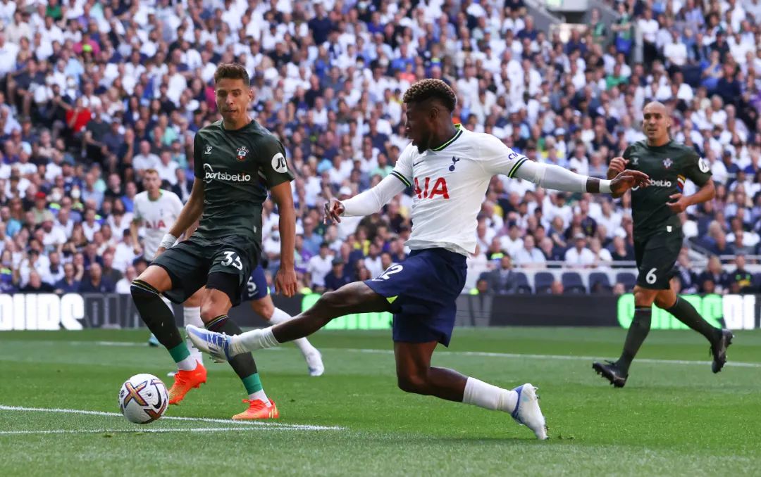 热刺大胜登顶,切尔西小胜利物浦爆冷丨第1轮 图片