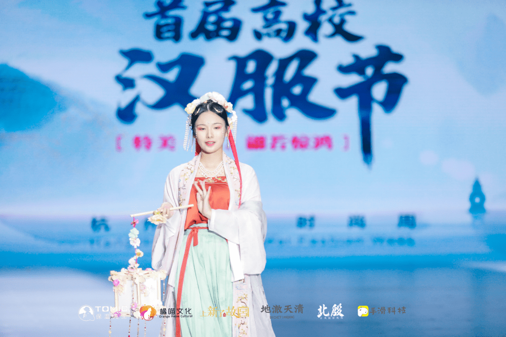 福州再现花朝节传统习俗 汉服“走红” 未到花朝一半春_越夕花朝_花朝节