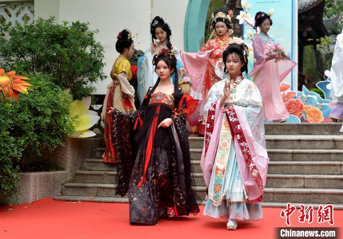 福州再现花朝节传统习俗 汉服“走红” 越夕花朝_花朝节_未到花朝一半春