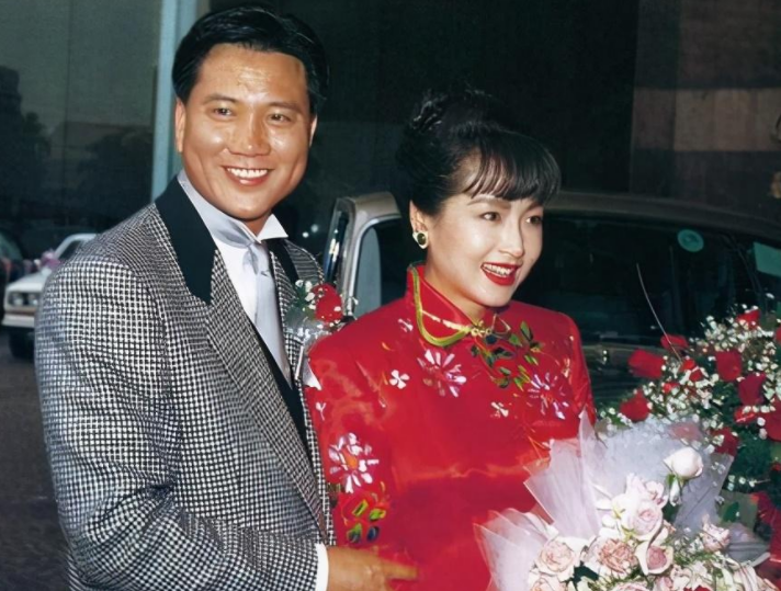 万梓良:忍不了恬妞与养母闹矛盾,余生不会辜负小16岁的妻子 万梓良_万梓良现在状况_万梓良老婆