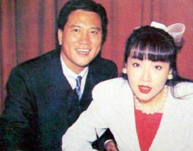 万梓良:忍不了恬妞与养母闹矛盾,余生不会辜负小16岁的妻子 万梓良_万梓良现在状况_万梓良老婆